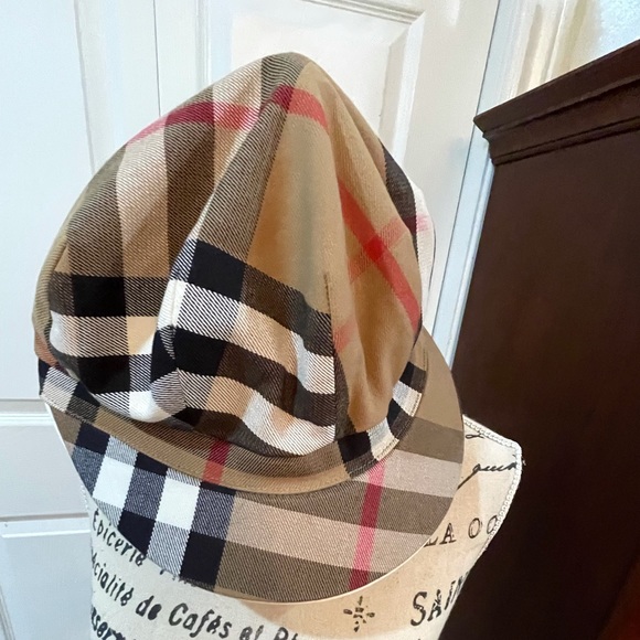 Burberry Accessories - Burberry conductor cap 🧢